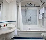 Royal 4*