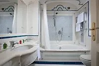 رويال 4*